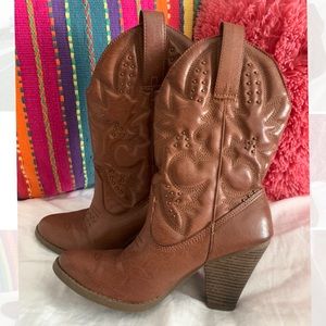 COWGIRL BOOTS, size 8.5!